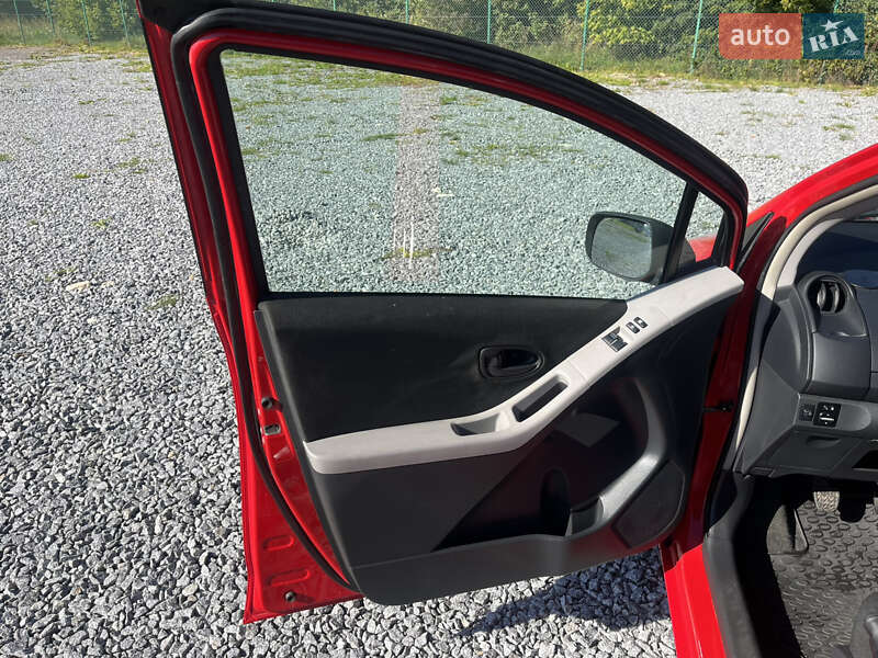 Седан Toyota Yaris 2007 в Львове