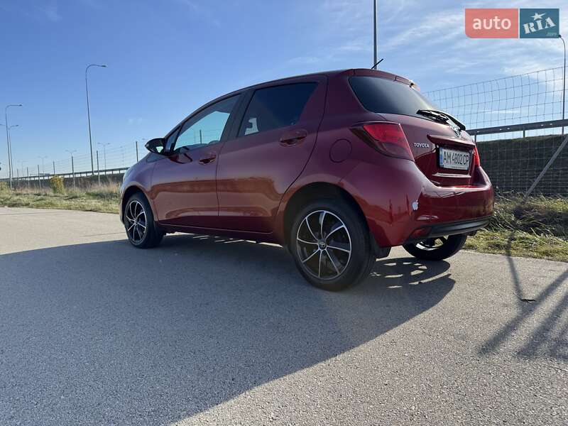 Хэтчбек Toyota Yaris 2014 в Черняхове