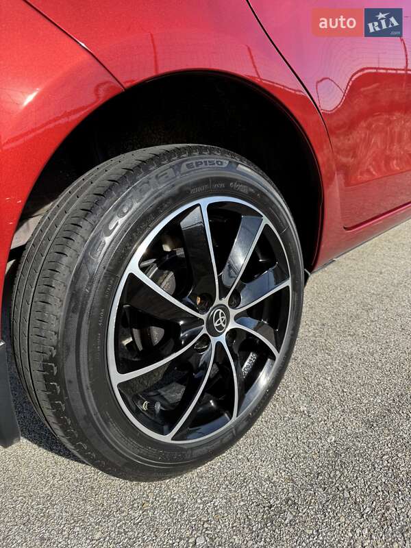 Хэтчбек Toyota Yaris 2014 в Черняхове