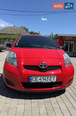 Седан Toyota Yaris 2011 в Хотине