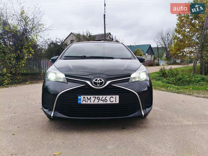 Хетчбек Toyota Yaris 2014 в Житомирі