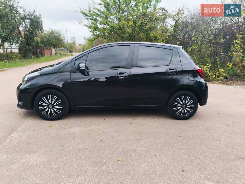 Хетчбек Toyota Yaris 2014 в Житомирі
