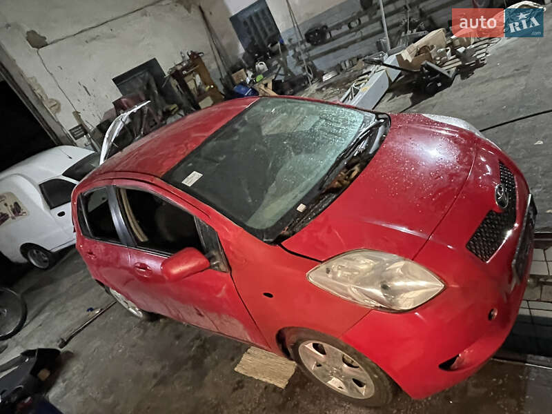Хэтчбек Toyota Yaris 2008 в Киеве