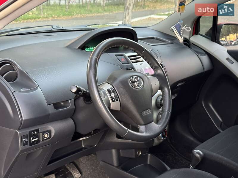 Хэтчбек Toyota Yaris 2008 в Одессе