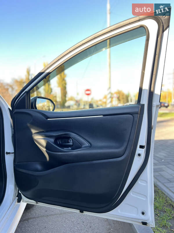 Хэтчбек Toyota Yaris 2021 в Николаеве