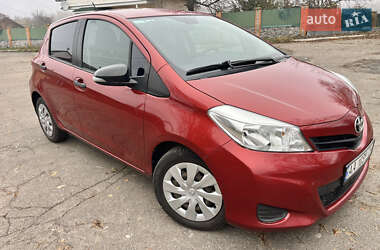 Хетчбек Toyota Yaris 2013 в Путивлі