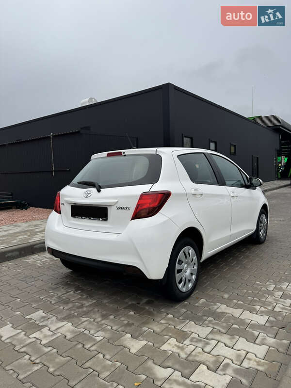 Хэтчбек Toyota Yaris 2015 в Одессе