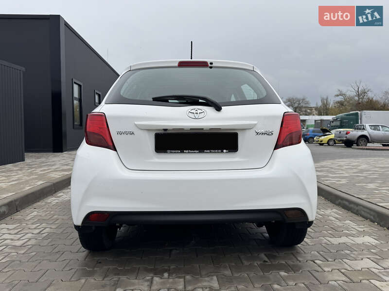 Хэтчбек Toyota Yaris 2015 в Одессе