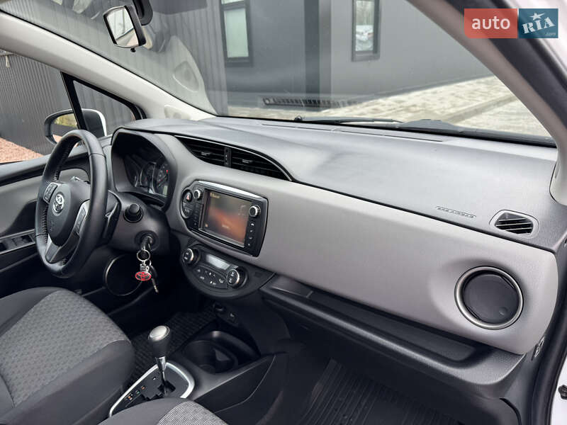 Хэтчбек Toyota Yaris 2015 в Одессе