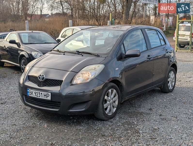 Хетчбек Toyota Yaris 2009 в Рівному