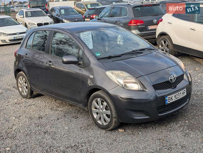 Хетчбек Toyota Yaris 2009 в Рівному