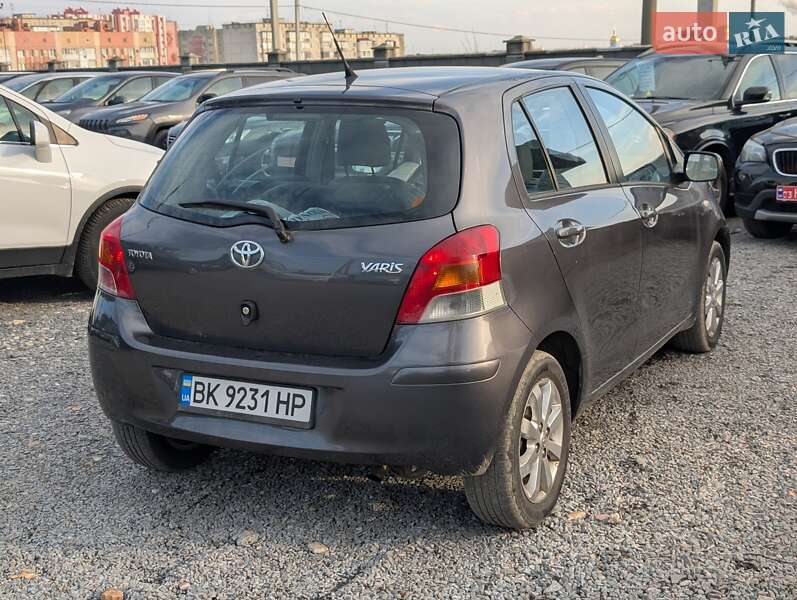 Хетчбек Toyota Yaris 2009 в Рівному