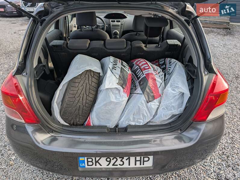 Хетчбек Toyota Yaris 2009 в Рівному