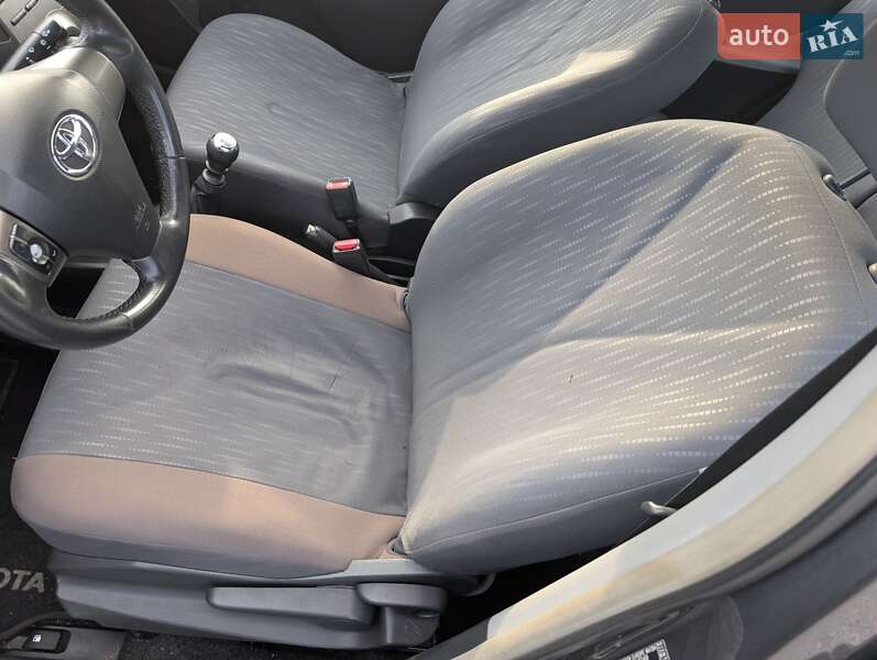 Хетчбек Toyota Yaris 2009 в Рівному