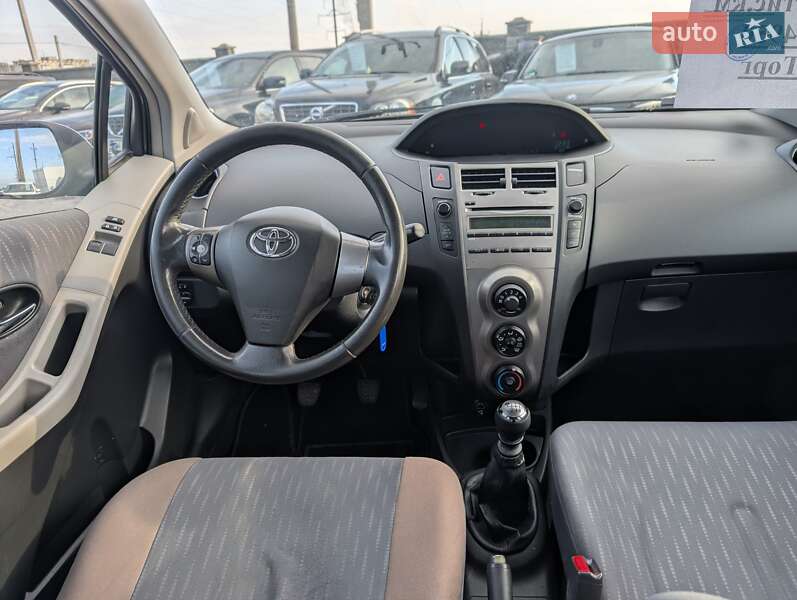 Хетчбек Toyota Yaris 2009 в Рівному