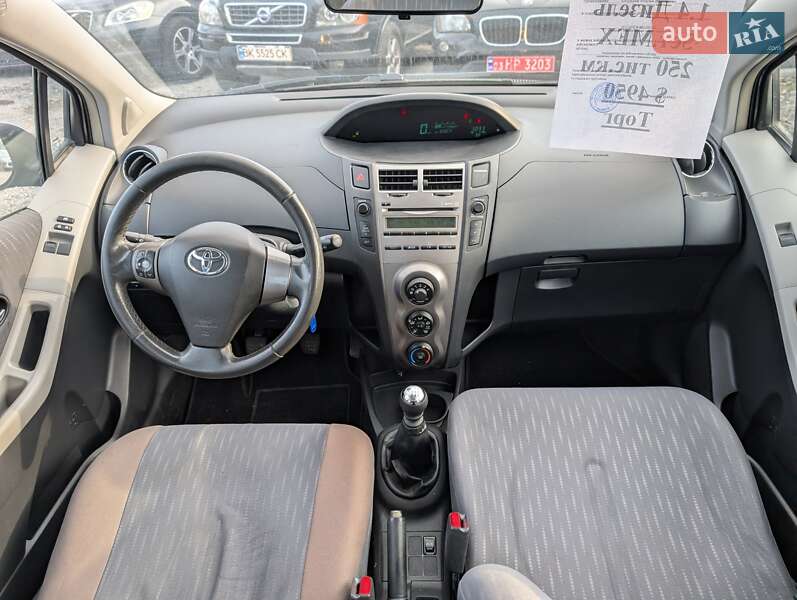 Хетчбек Toyota Yaris 2009 в Рівному