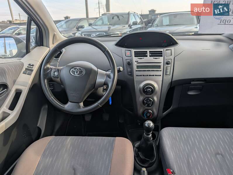 Хетчбек Toyota Yaris 2009 в Рівному