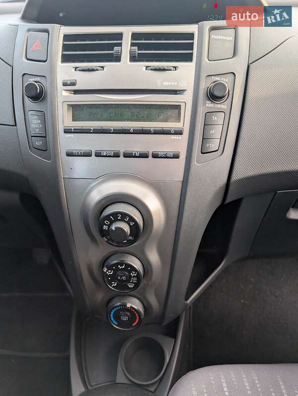 Хетчбек Toyota Yaris 2009 в Рівному