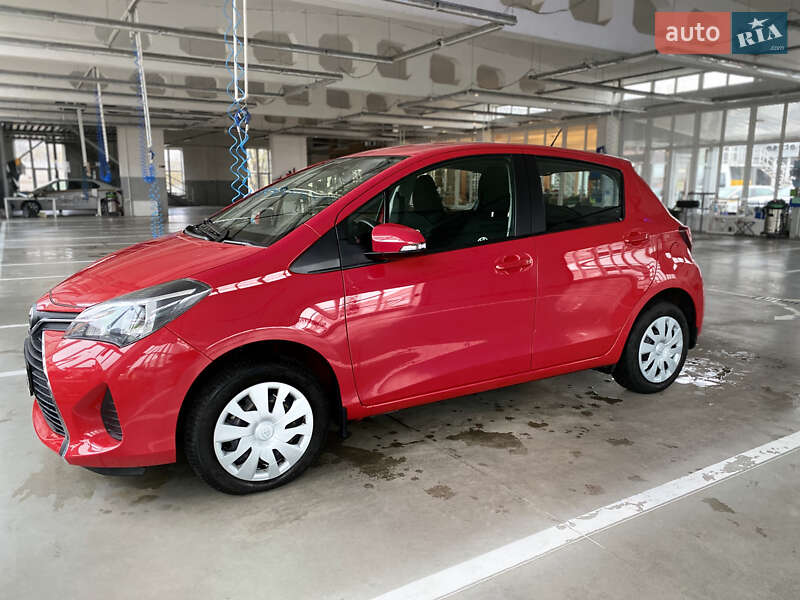 Хэтчбек Toyota Yaris 2015 в Николаеве