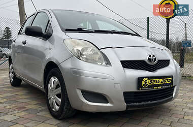 Хетчбек Toyota Yaris 2011 в Мукачевому