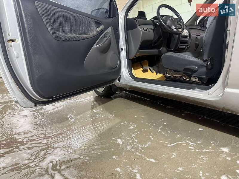 Хэтчбек Toyota Yaris 2004 в Красилове фото 14 Хэтчбек Toyota Yaris 2004 в Красилове