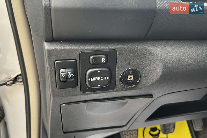 Хетчбек Toyota Yaris 2011 в Стрию фото 13 Хетчбек Toyota Yaris 2011 в Стрию