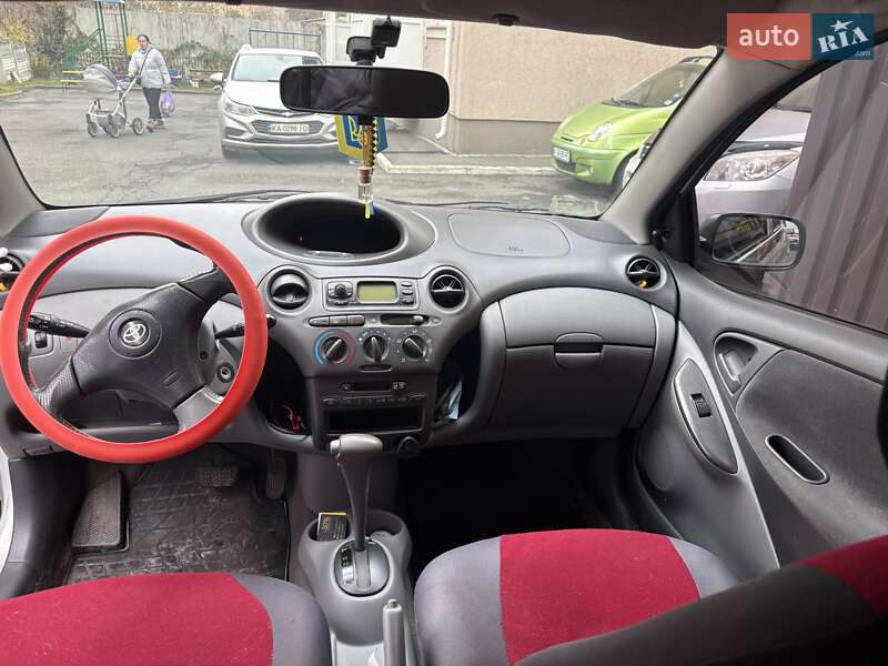 Хэтчбек Toyota Yaris 2002 в Ирпене