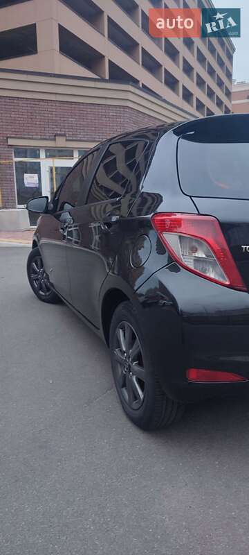Хэтчбек Toyota Yaris 2012 в Киеве