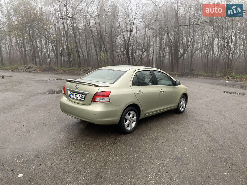 Седан Toyota Yaris 2007 в Киеве