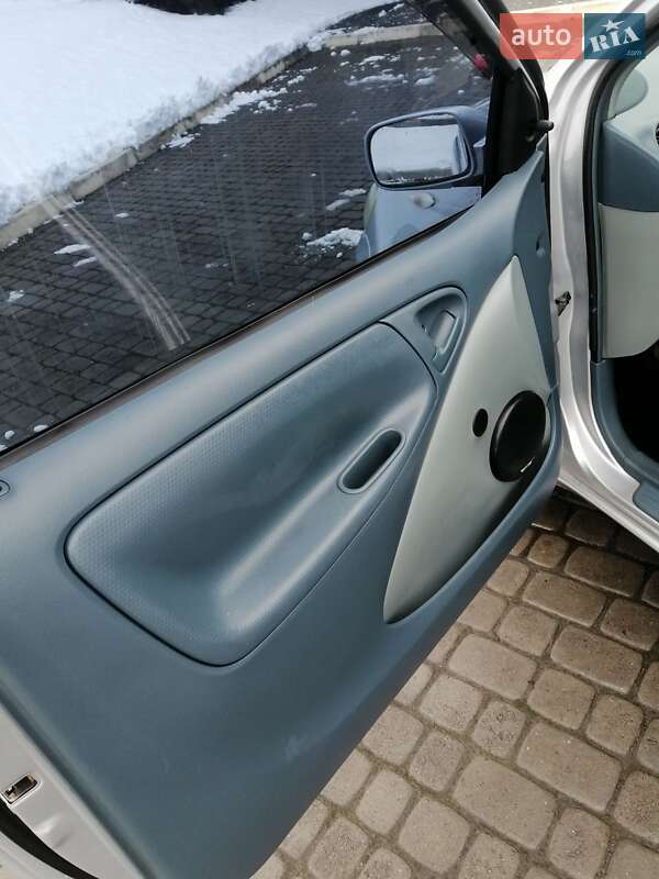 Хэтчбек Toyota Yaris 1999 в Львове