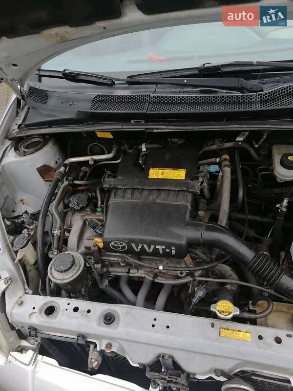 Хэтчбек Toyota Yaris 1999 в Львове