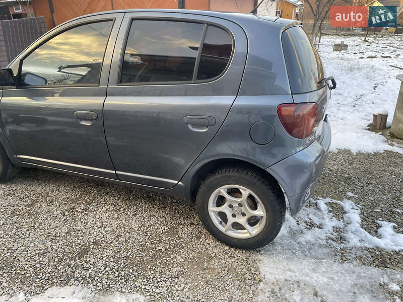 Хэтчбек Toyota Yaris 2005 в Надворной