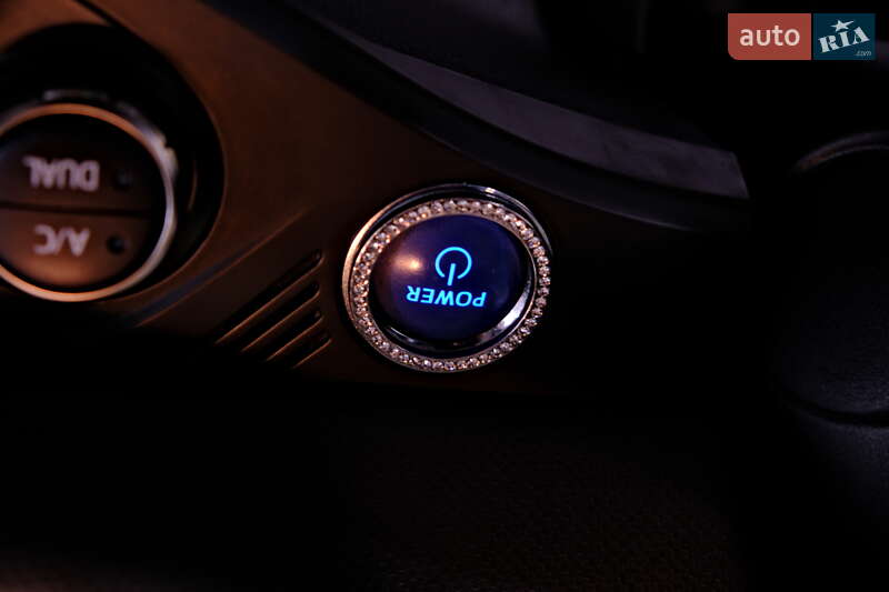 Хэтчбек Toyota Yaris 2015 в Одессе