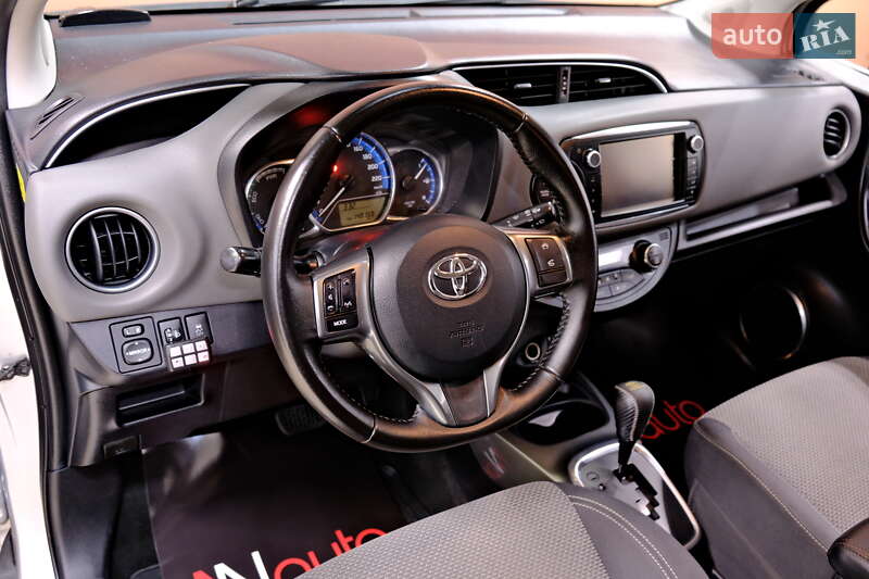 Хэтчбек Toyota Yaris 2015 в Одессе