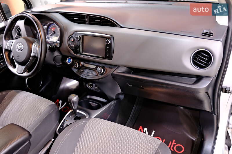 Хэтчбек Toyota Yaris 2015 в Одессе