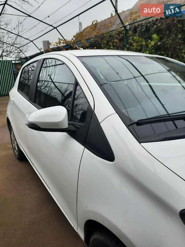 Хэтчбек Toyota Yaris 2016 в Одессе