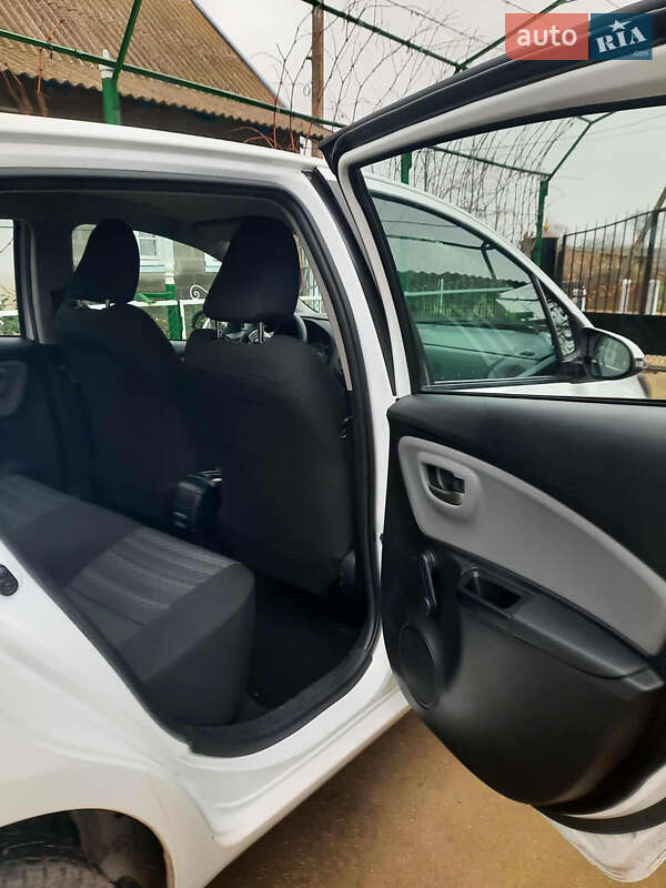 Хэтчбек Toyota Yaris 2016 в Одессе