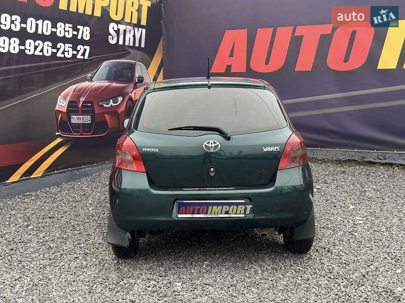 Хетчбек Toyota Yaris 2006 в Стрию