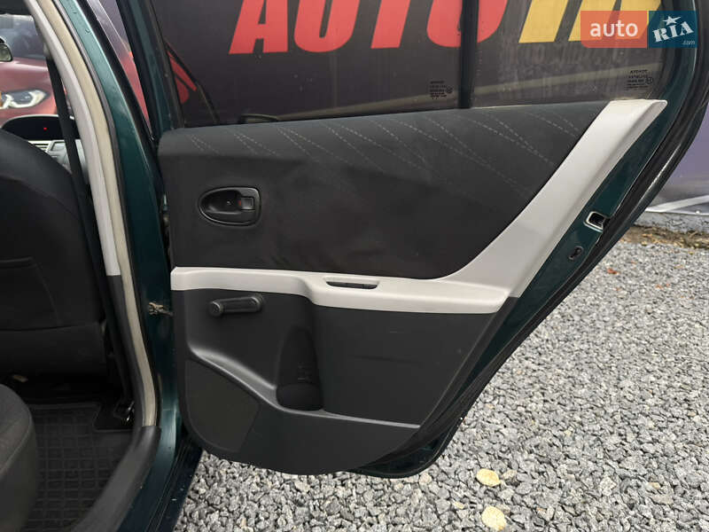 Хетчбек Toyota Yaris 2006 в Стрию