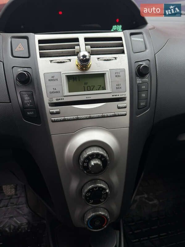 Хетчбек Toyota Yaris 2006 в Стрию