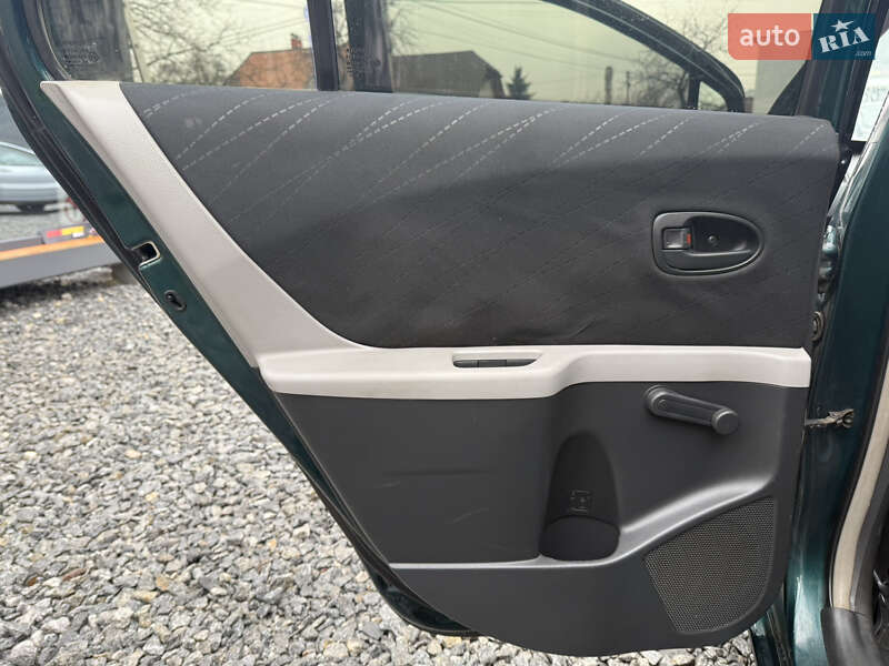 Хетчбек Toyota Yaris 2006 в Стрию