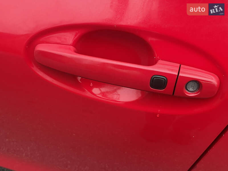 Хэтчбек Toyota Yaris 2006 в Киеве