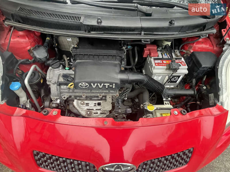 Хэтчбек Toyota Yaris 2006 в Киеве