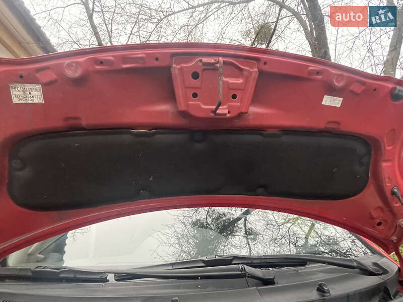 Хэтчбек Toyota Yaris 2006 в Киеве