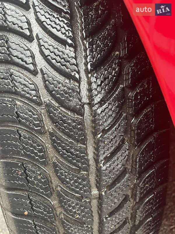 Хэтчбек Toyota Yaris 2006 в Киеве