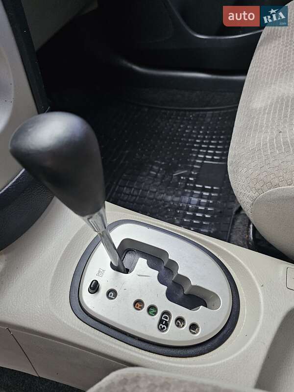 Седан Toyota Yaris 2007 в Киеве