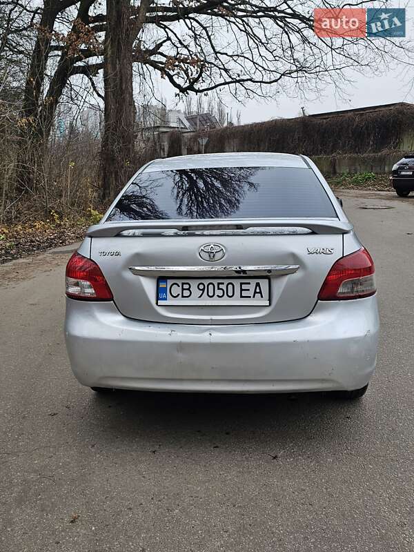 Седан Toyota Yaris 2007 в Киеве