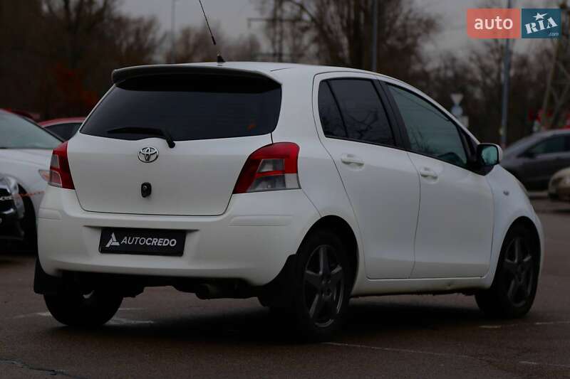Хетчбек Toyota Yaris 2011 в Києві