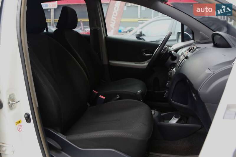 Хетчбек Toyota Yaris 2011 в Києві