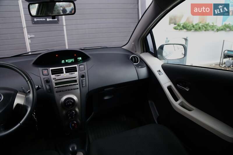 Хетчбек Toyota Yaris 2011 в Києві